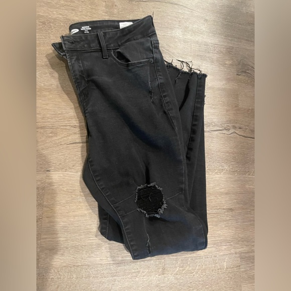 Old navy ripped skinny jeans - Picture 1 of 3